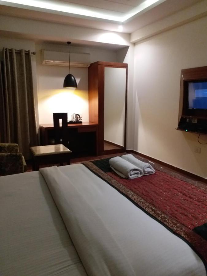 Hotel Lohias Delhi Airport Yeni Delhi Dış mekan fotoğraf