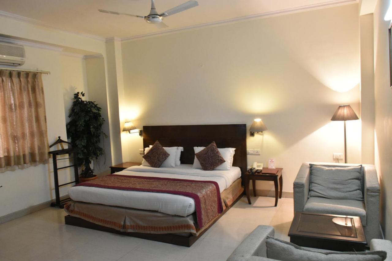 Hotel Lohias Delhi Airport Yeni Delhi Dış mekan fotoğraf