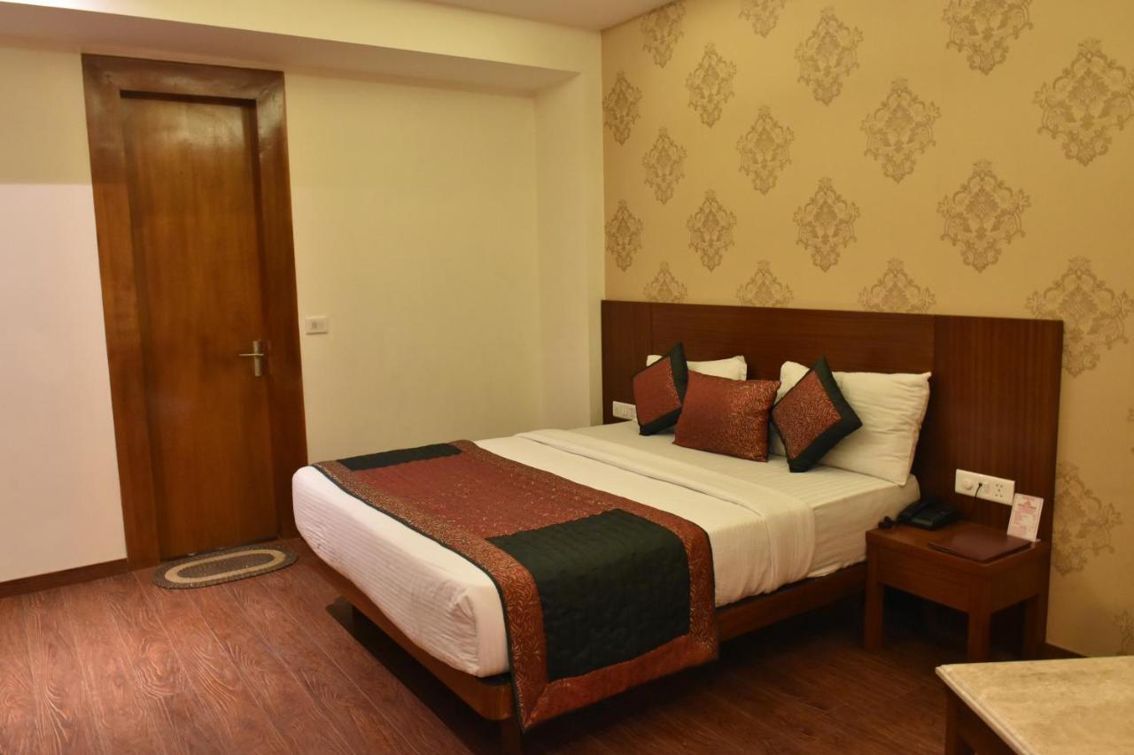 Hotel Lohias Delhi Airport Yeni Delhi Dış mekan fotoğraf