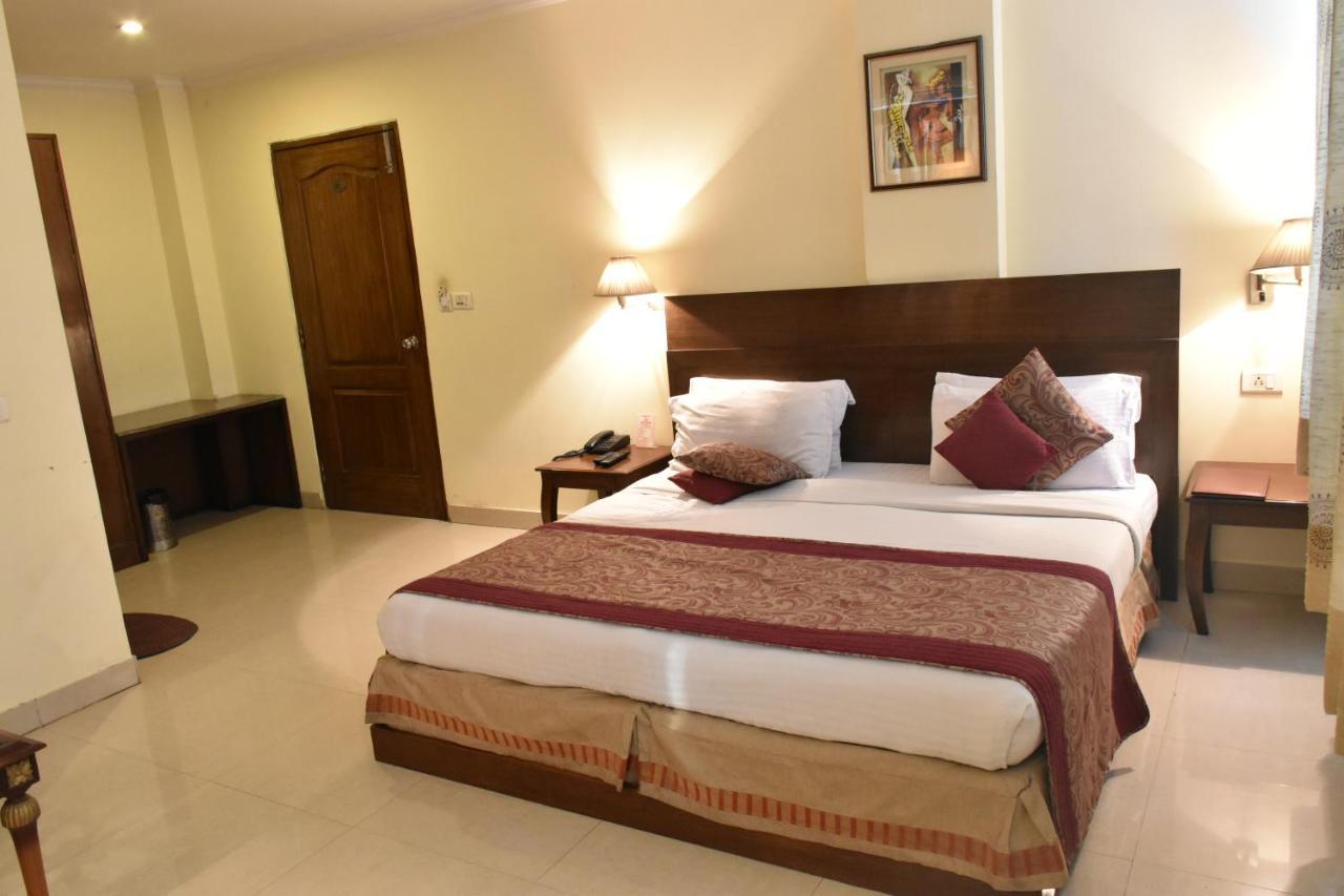 Hotel Lohias Delhi Airport Yeni Delhi Dış mekan fotoğraf