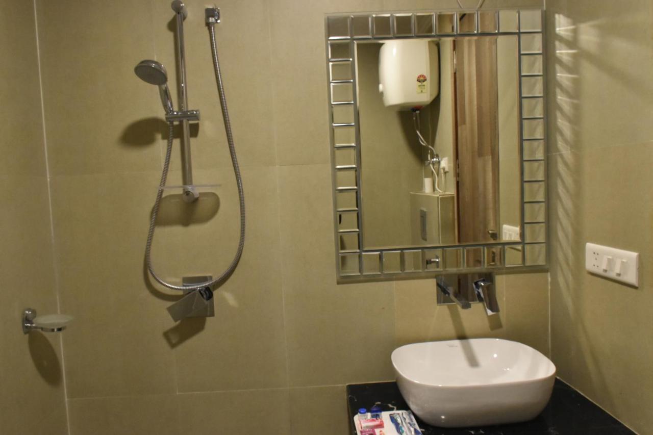 Hotel Lohias Delhi Airport Yeni Delhi Dış mekan fotoğraf