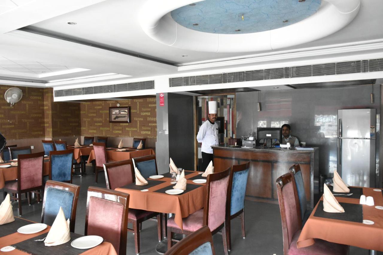 Hotel Lohias Delhi Airport Yeni Delhi Dış mekan fotoğraf